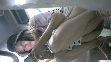 大学校园女厕全景偷拍多位漂亮学妹嘘嘘⭐各种美鲍轮流呈现14 (5)